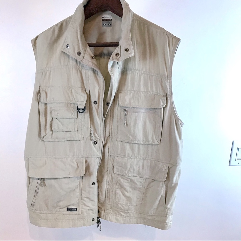 Columbia titanium fishing vest.XL